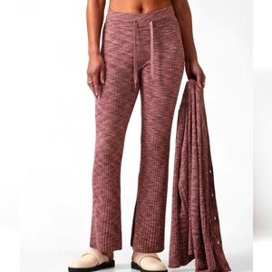 Athleta Boho Revolve Pants Ribbed Flared Yoga Stretch TravelIn Tawny Rose Sz Xs
